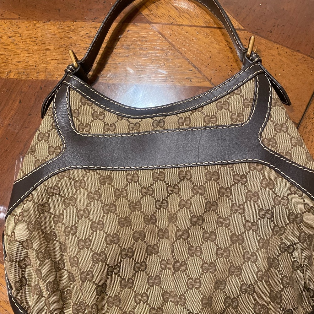 Authentic Gucci hobo bag in great condition. Smells great, no rips, no stains. - Picture 4 of 8